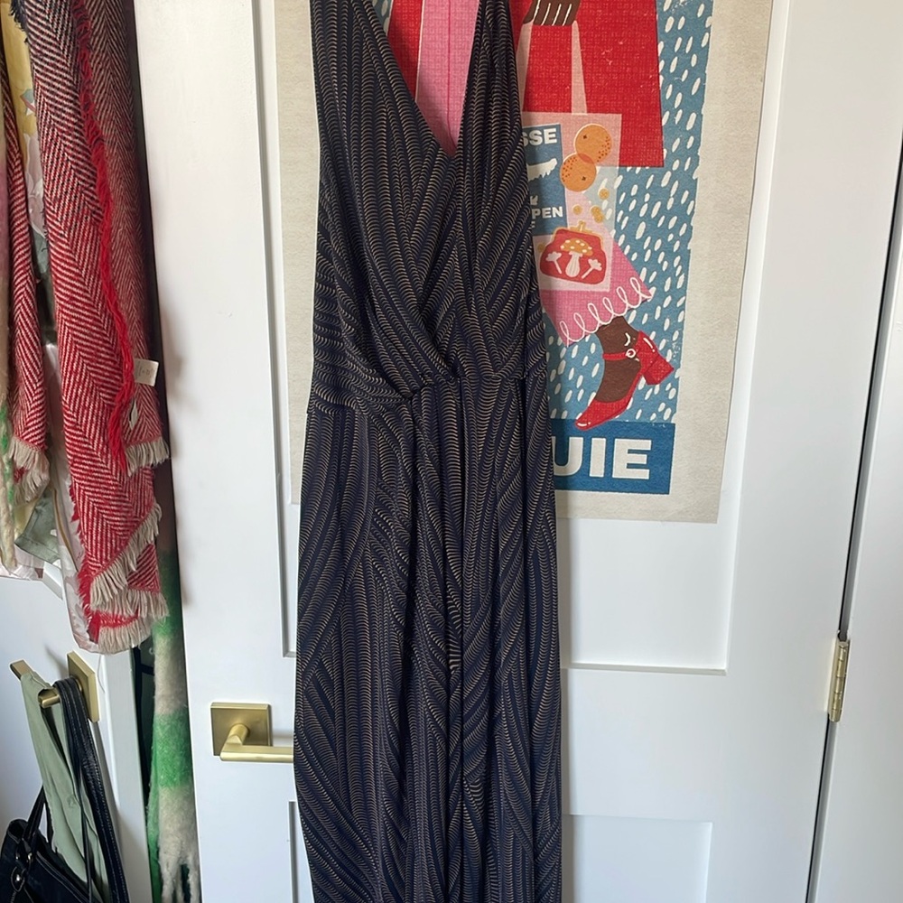Flowy backless Romper! Dark blue/Navy with a caramel color design